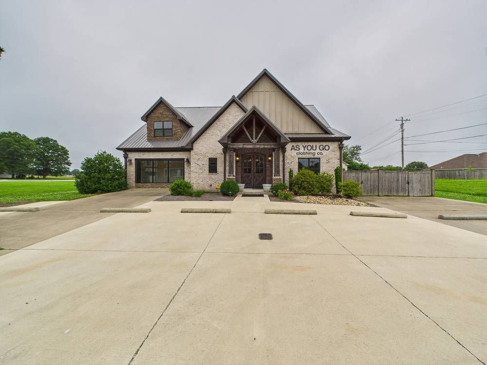 102 Kimberly Ave Residence